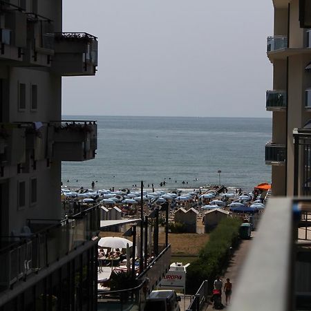 Hotel Azzorre Lido di Jesolo Exteriör bild