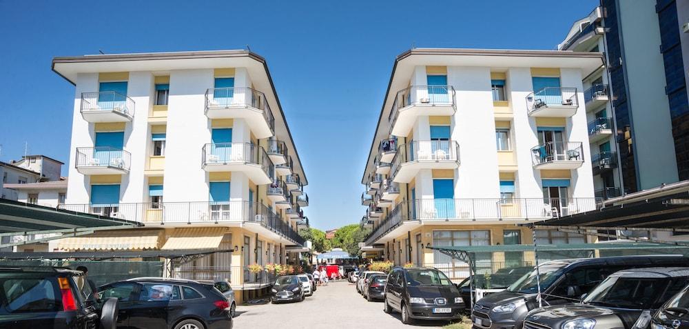 Hotel Azzorre Lido di Jesolo Exteriör bild
