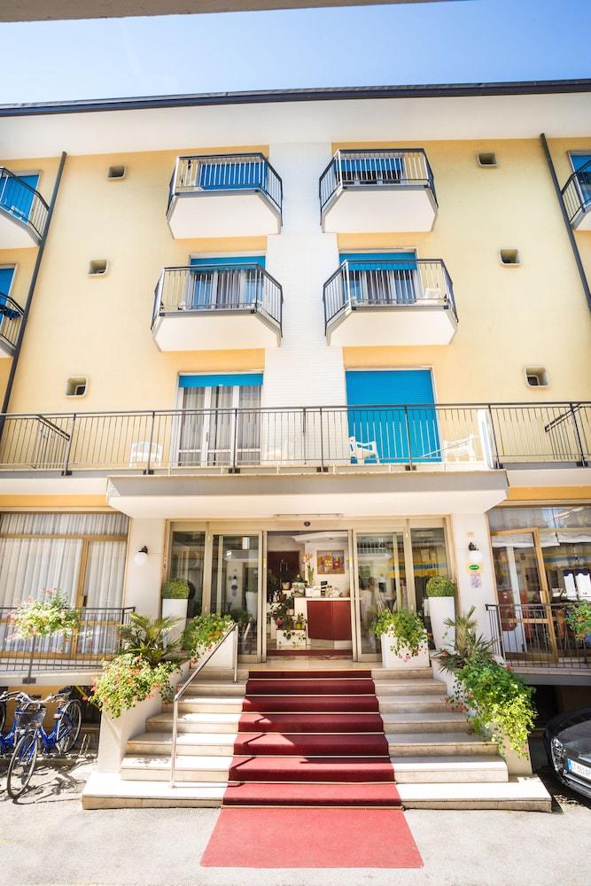 Hotel Azzorre Lido di Jesolo Exteriör bild