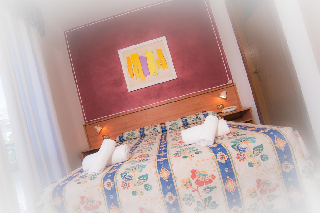 Hotel Azzorre Lido di Jesolo Rum bild