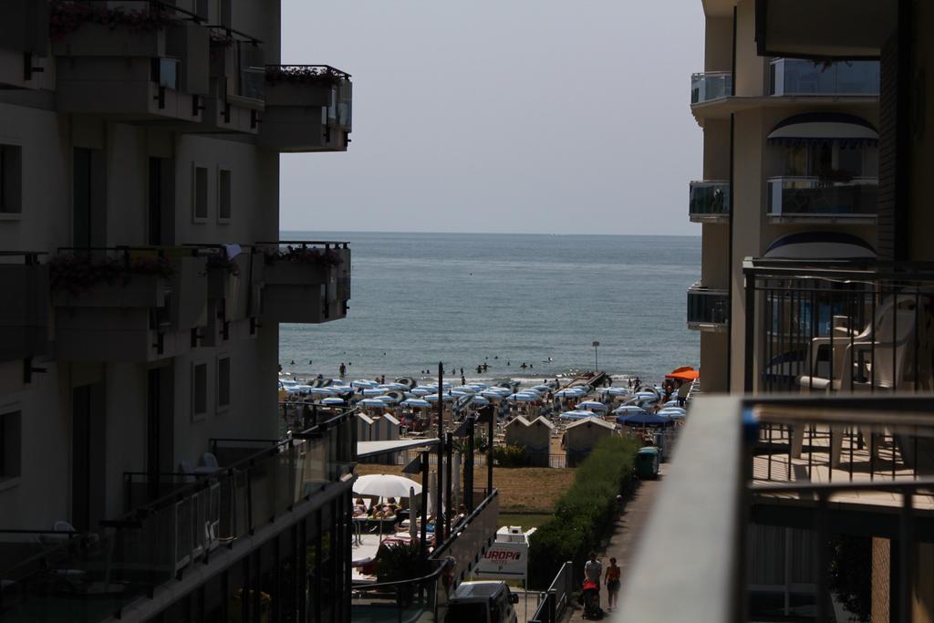Hotel Azzorre Lido di Jesolo Exteriör bild