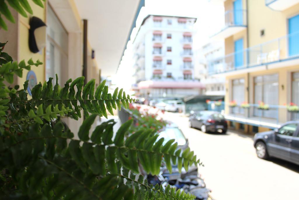 Hotel Azzorre Lido di Jesolo Exteriör bild