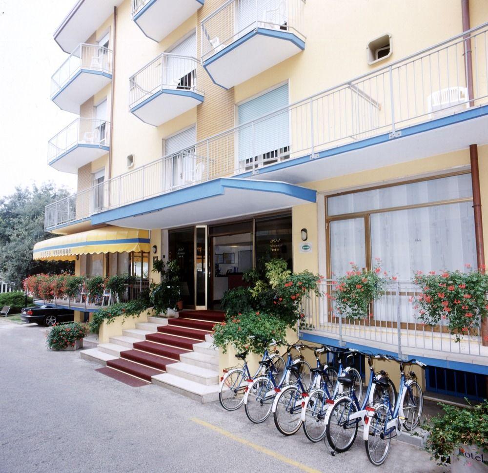 Hotel Azzorre Lido di Jesolo Exteriör bild