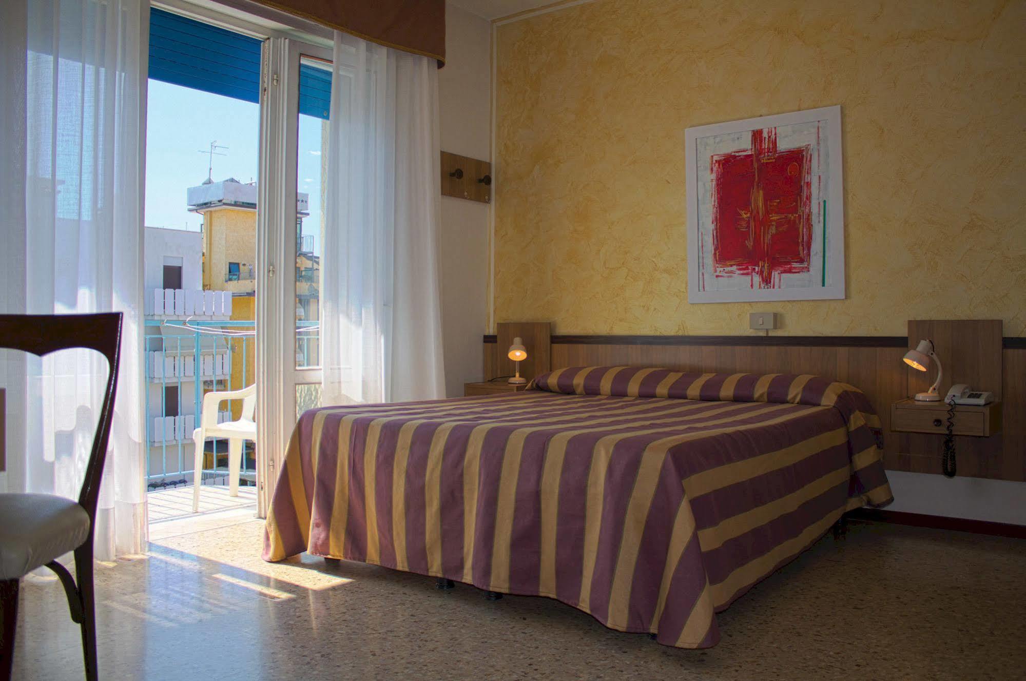 Hotel Azzorre Lido di Jesolo Exteriör bild